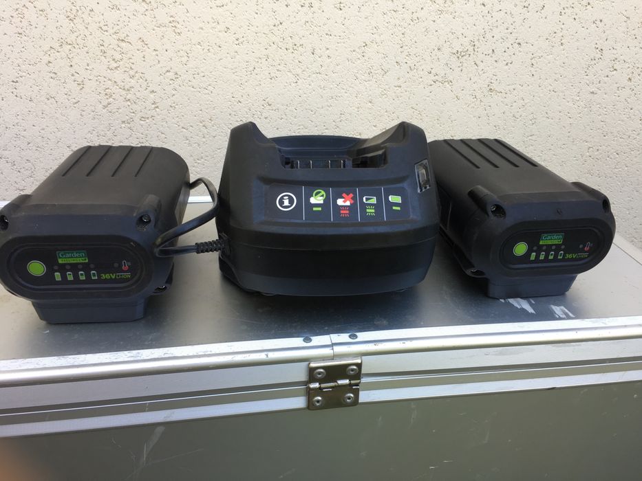 Продаються акумулятори з зарядними пристроями.