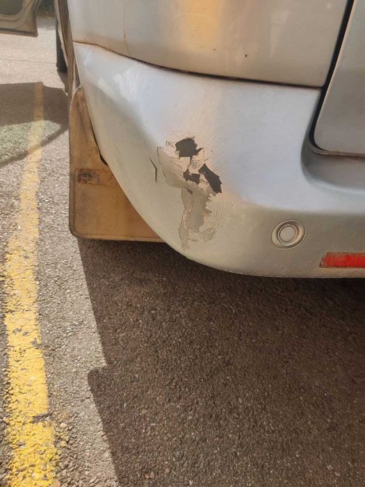 Продаєця автомобіль