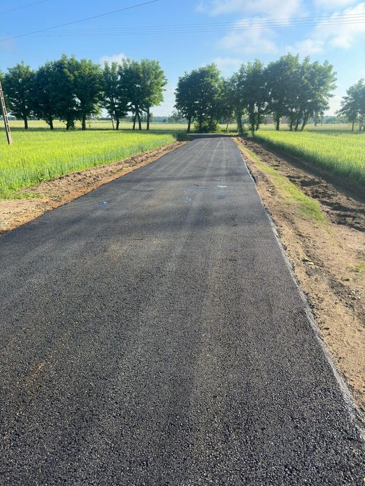 Asfaltowanie, naprwa i budowa dróg,gorący asfalt.