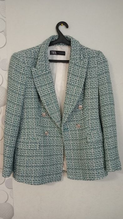 Твідовий жакет Zara.

Продам твідовий жакет від Za