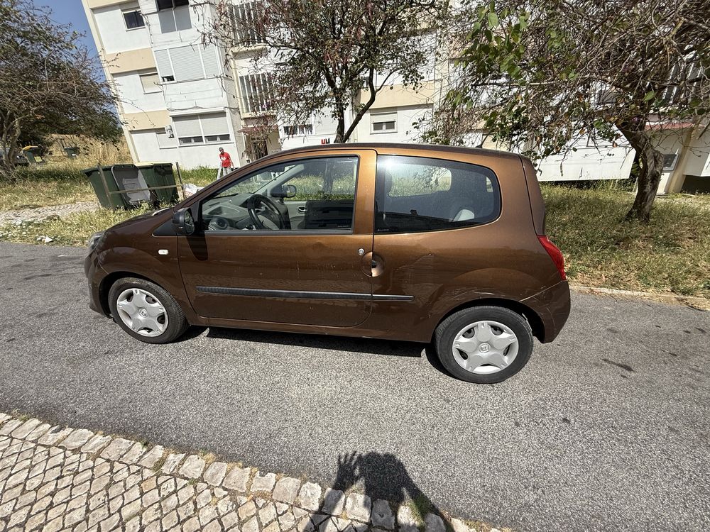 Renault Twingo castanho