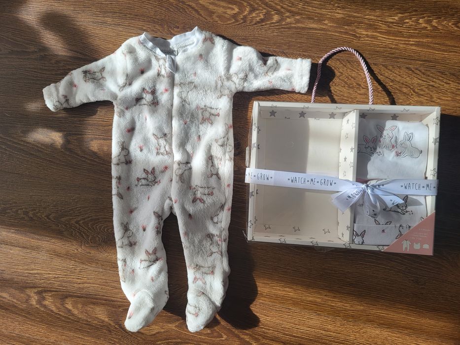 Komplet: pajacyk, czapka, śliniaczek