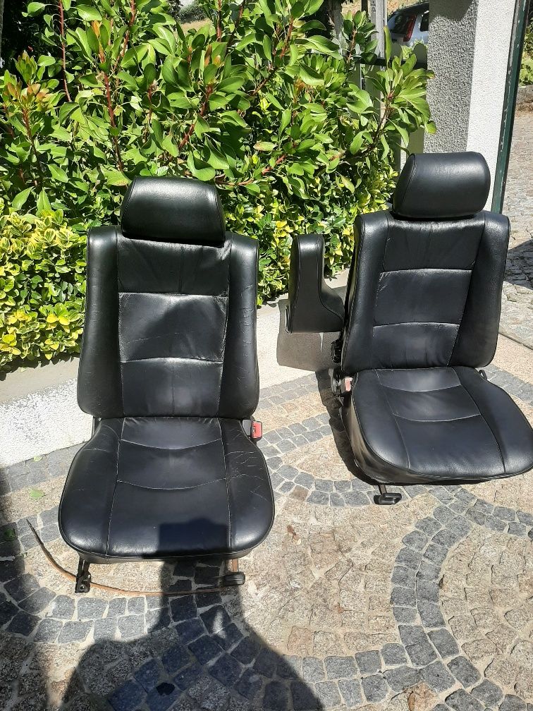 Estofos em pele para Mercedes 190 em bom estado