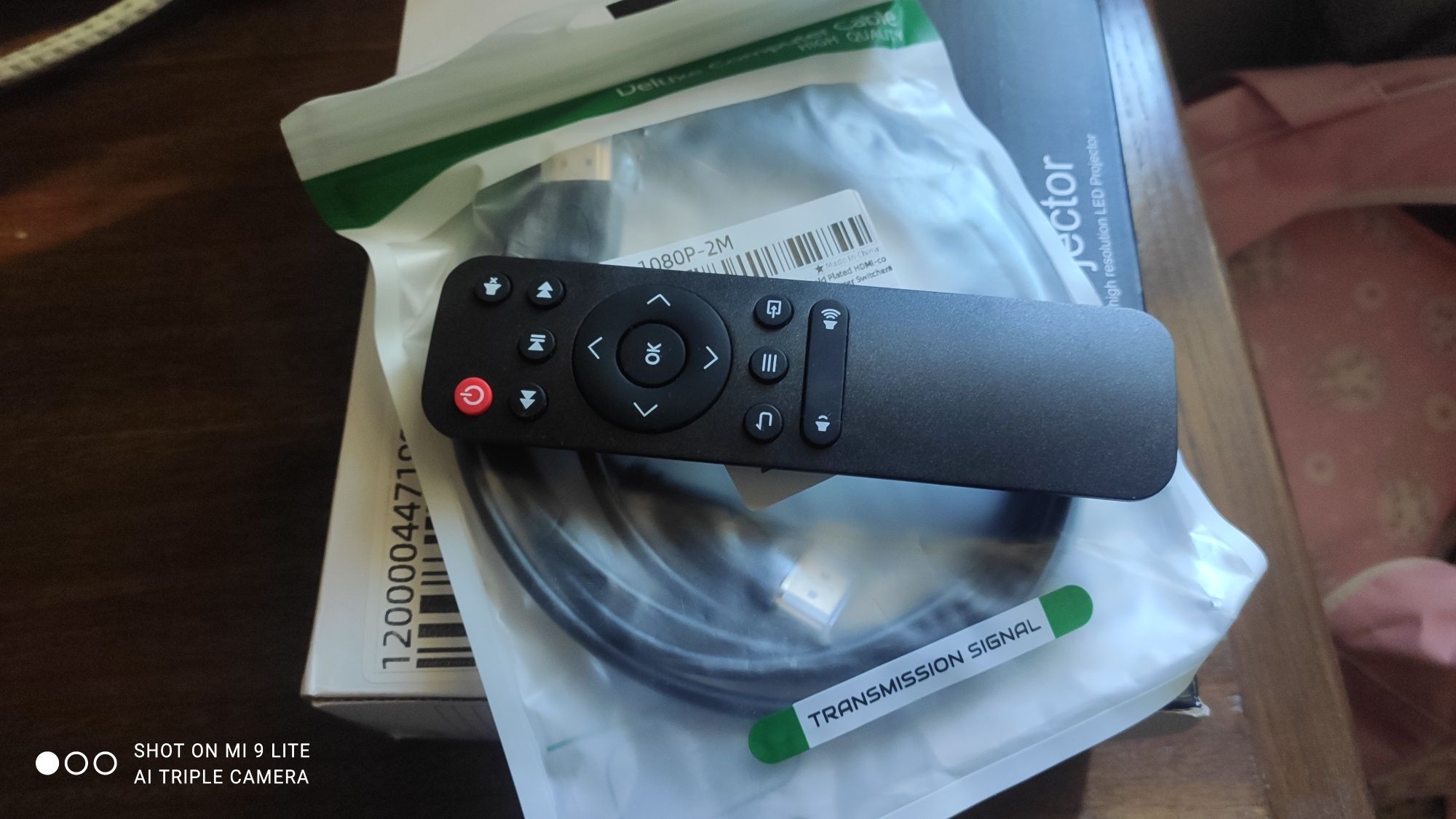 Vendo mini projetor com HDMI e pano branco para projetar