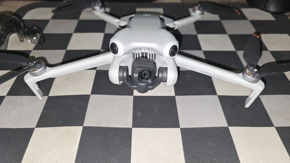 Квадрокоптер DJI mini 4 pro