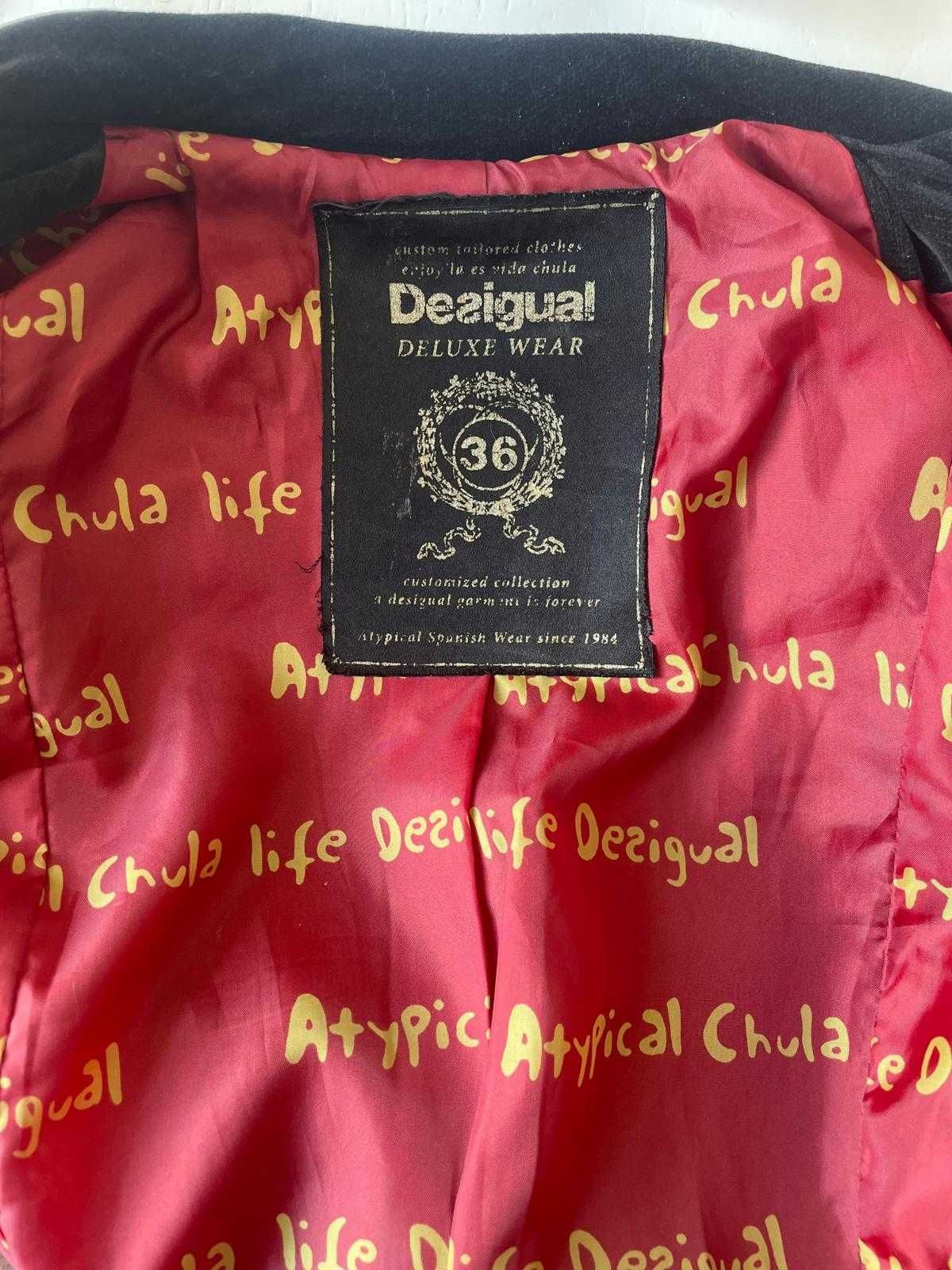 Casaco marca DESIGUAL