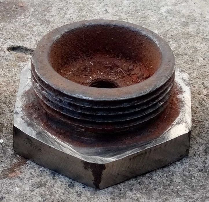 Пробка (заглушка) для чугунных радиаторов (батарей) отопления. Левая.