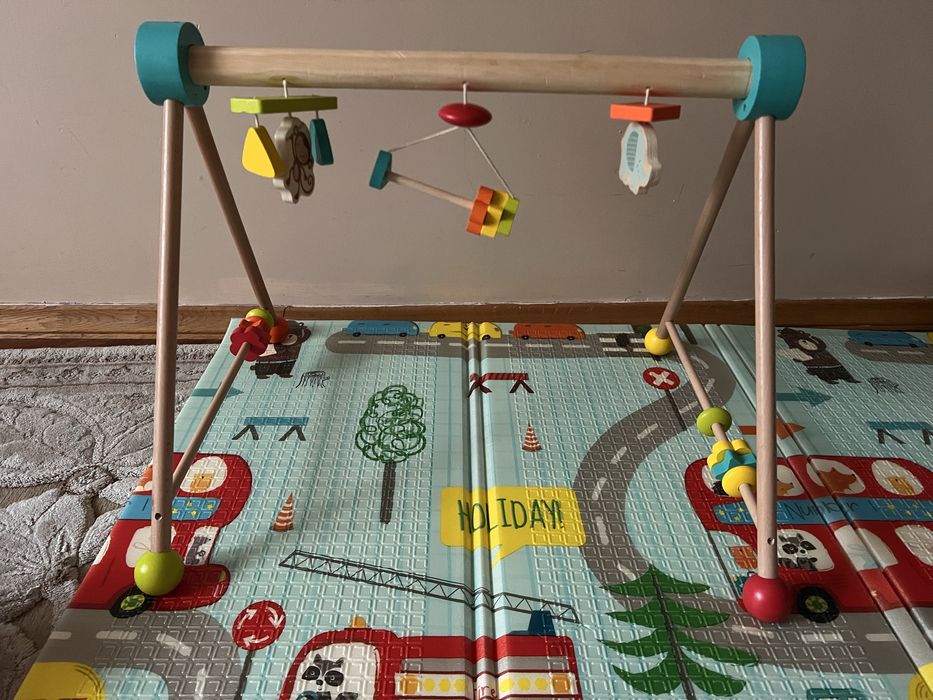 Дитячий деревяний розвиваючий центр