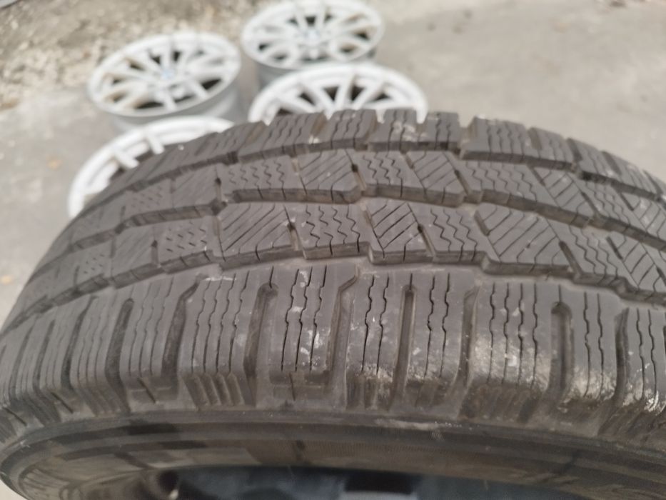 Ładne dwie zimowe opony bus R15C