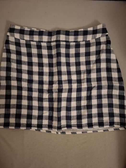 Spódnica w kratkę.