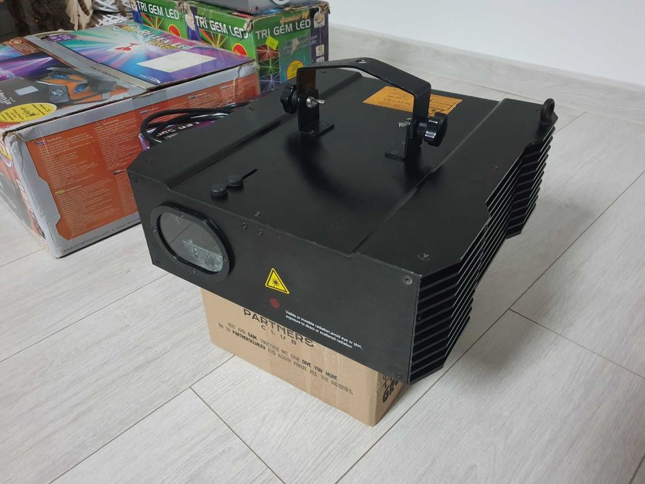 Laserworld CS-1500RGB Laser dyskotekowy DPSS aircooled DMX512 ILDA