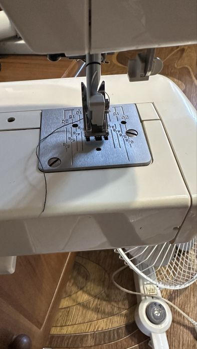 Швейна машинка Janome V-25 Escape