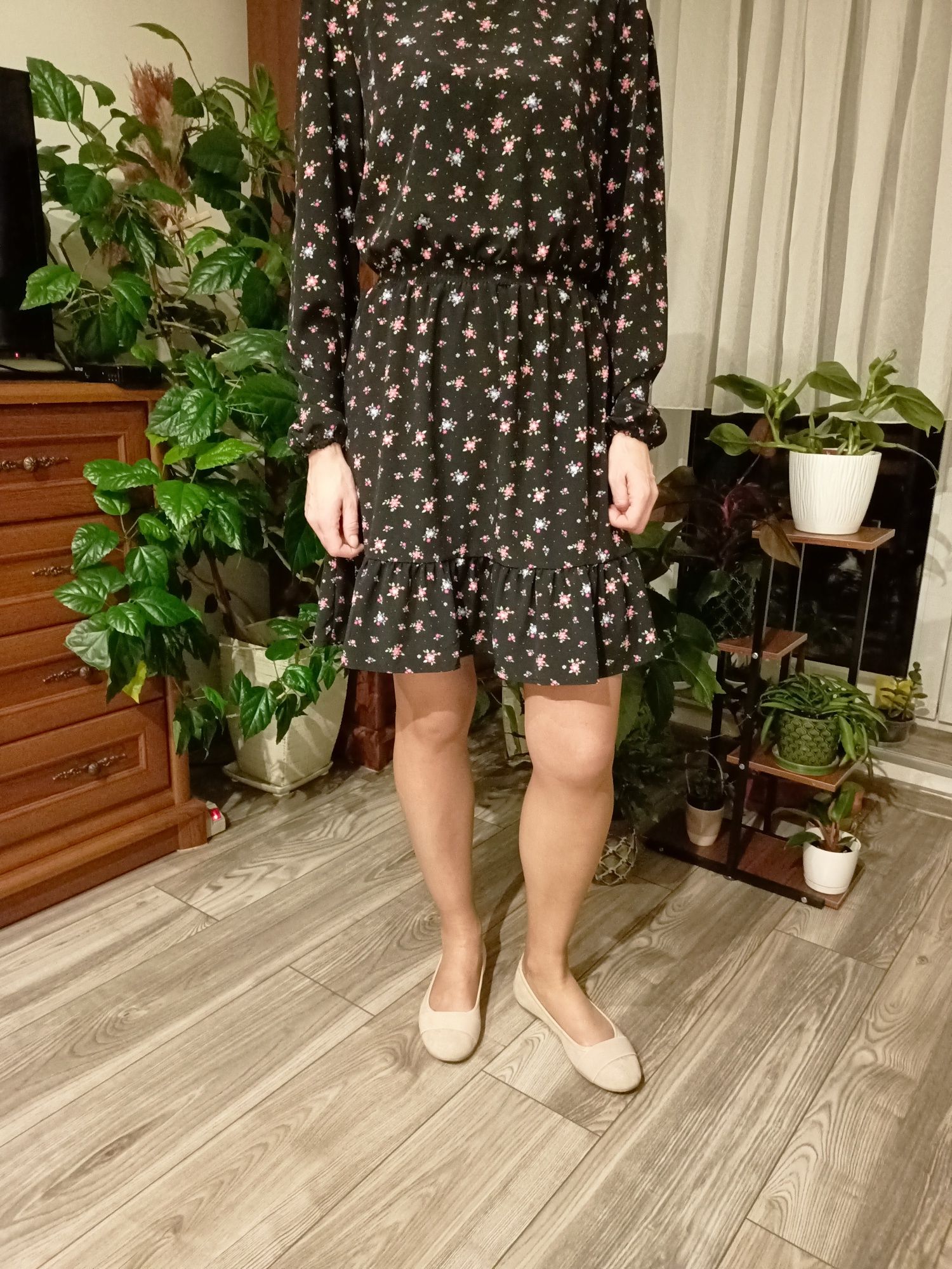 Sukienka w kwiaty Cropp