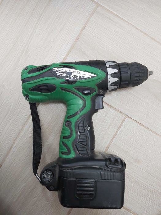 Продам дрель/шуруповерт HITACHI