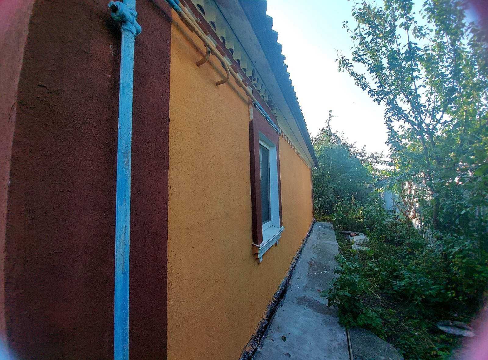 Цегляний будинок з ремонтом та зручностями в селі Саливонки