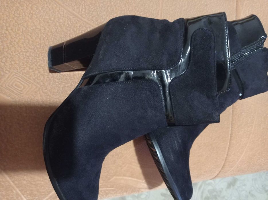 Чобітки жіночі замшеві