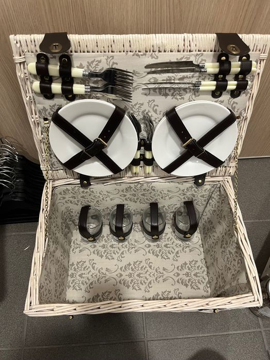 Kosz piknikowy z wyposażeniem