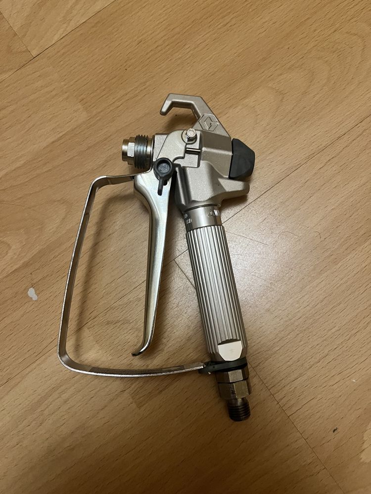 Graco pistolet SG-3 do GX21, ST-Max, Ultra Max Mark, uchwyt dysza