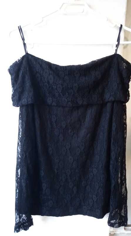 Camisola de renda com ombros descobertos