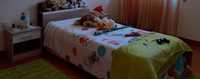 cama completa criança c/ 2 mesas de cabeceira