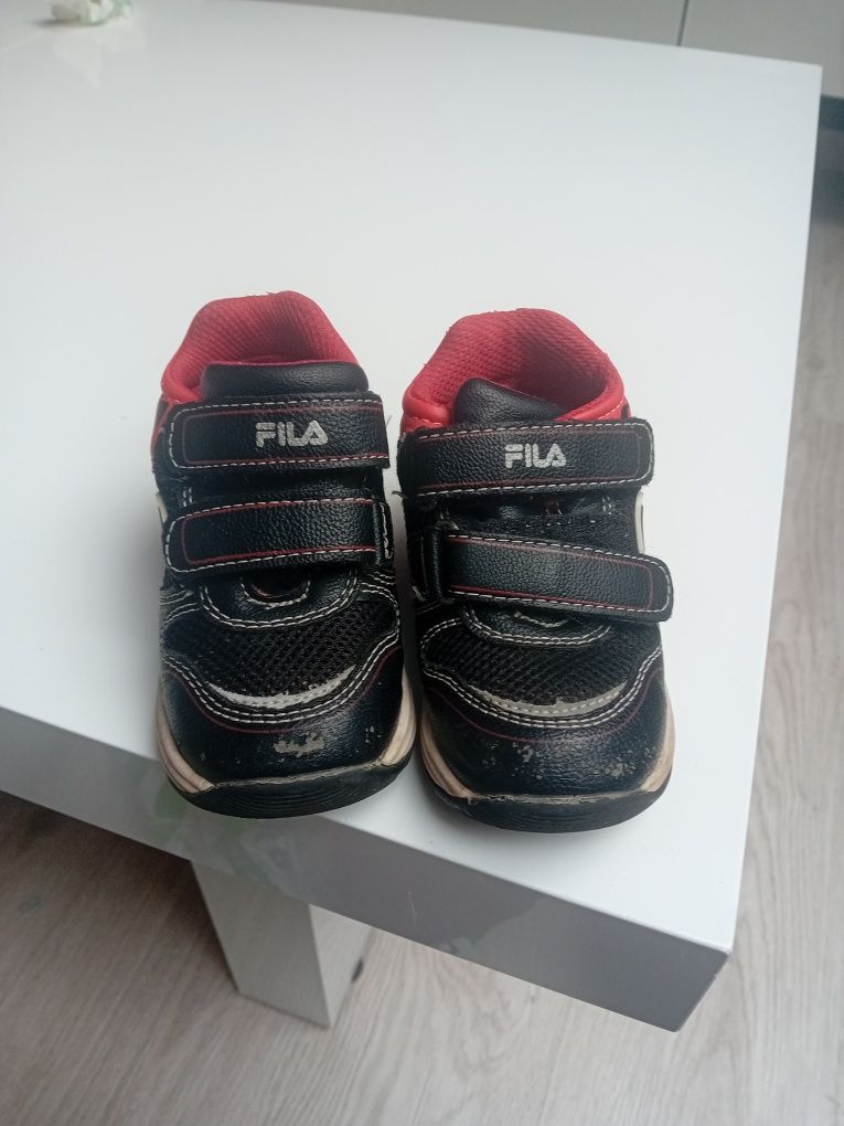 Oddam za darmo buty fila