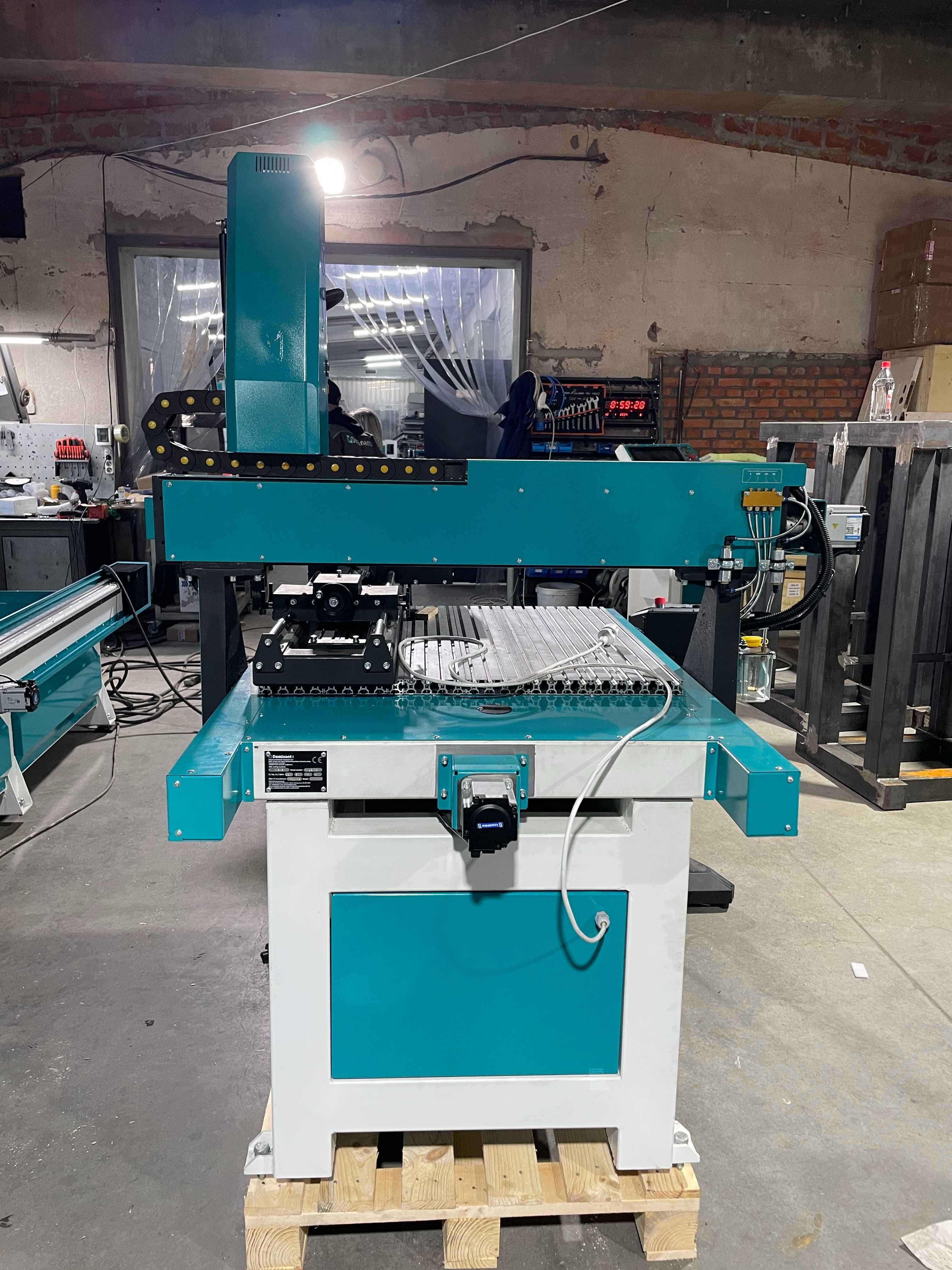 Фрезерний верстат ЧПУ 800х800мм з токарною віссю - Dominant CNC