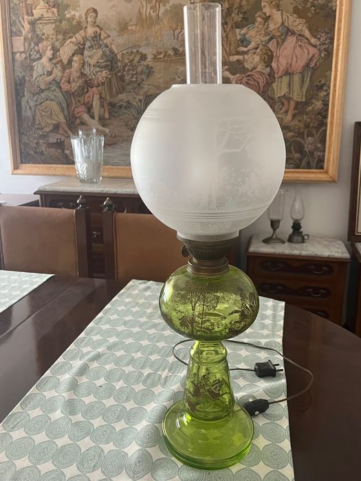 Candeeiro de mesa antigo (em vidro)