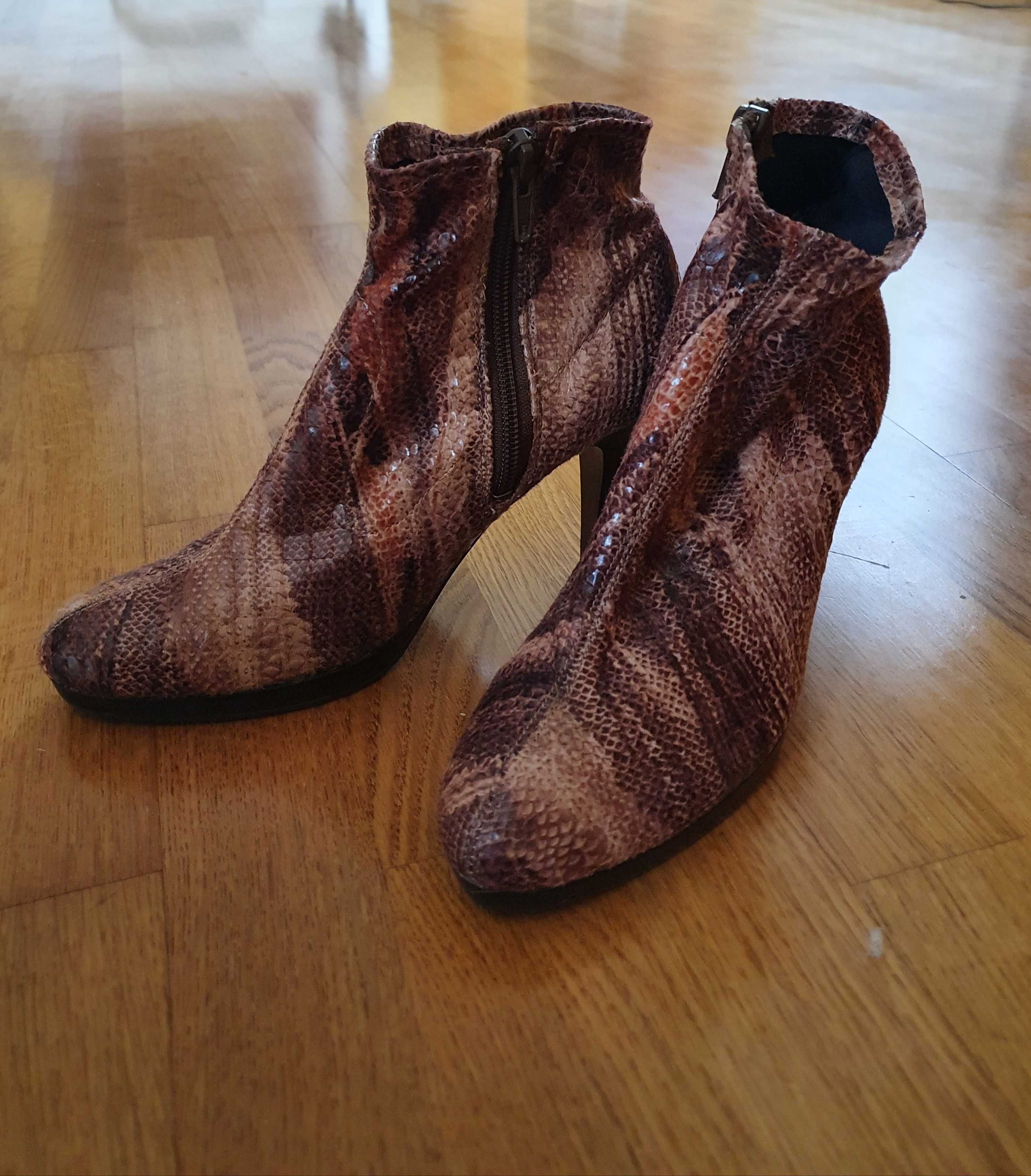Botki, wzór wężowej skóry r.36