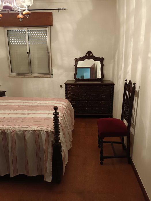 Mobília de quarto de casal completa antiga