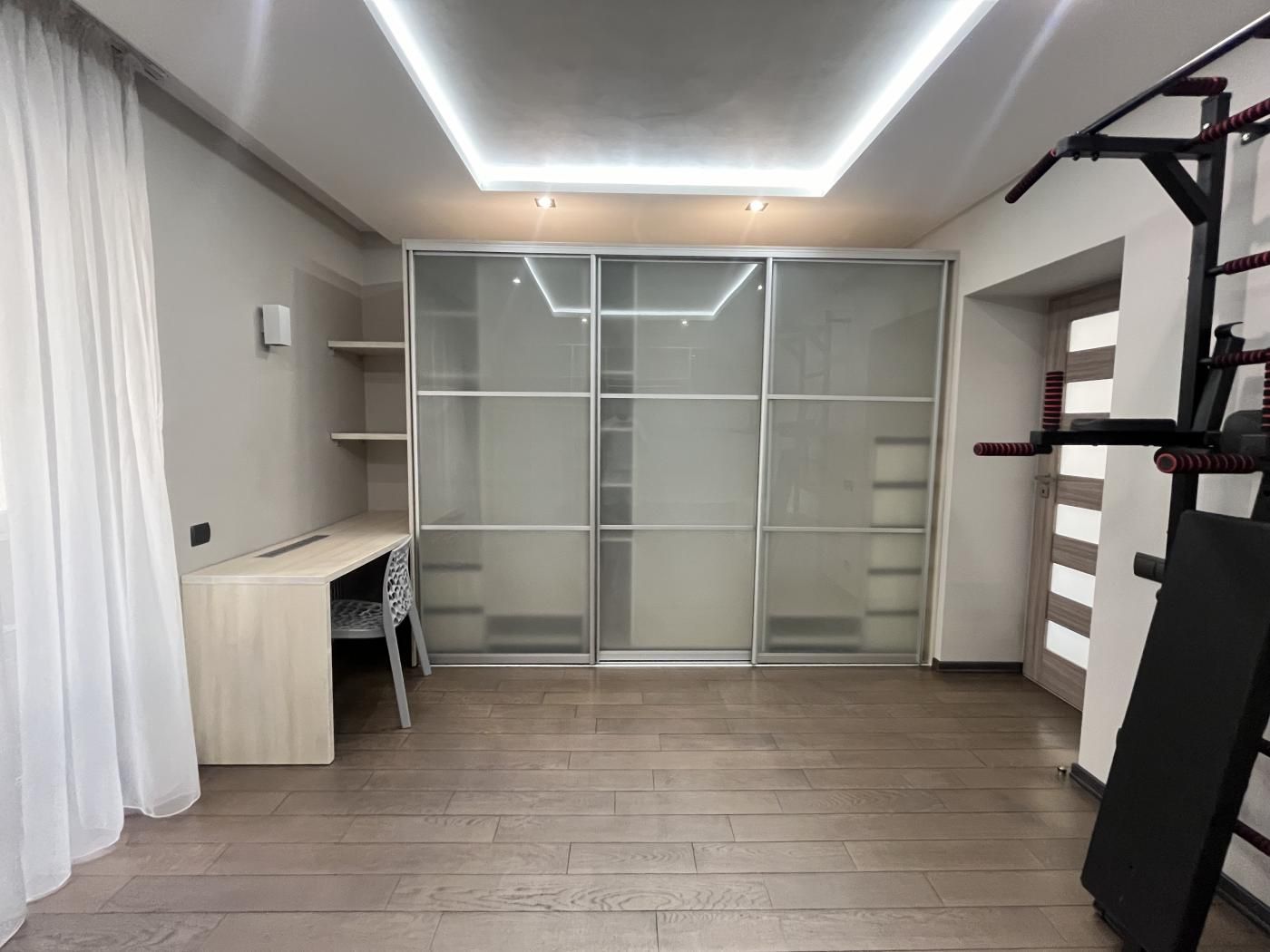 3 кімнатна квартира в центрі, якісний ремонт, хороше планування.