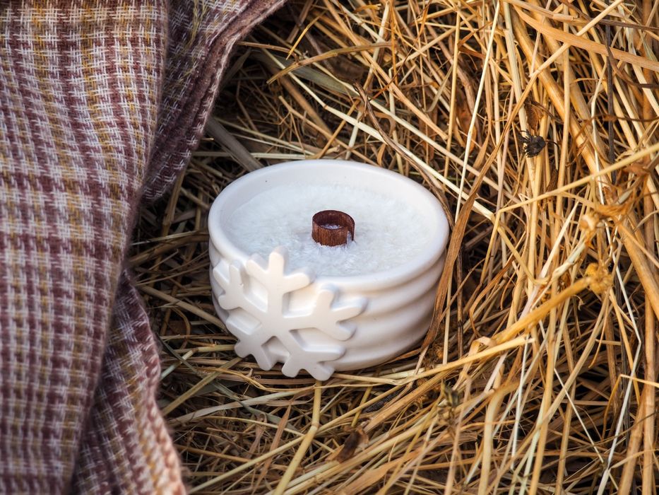 Натуральна свічка з морозним візерунком