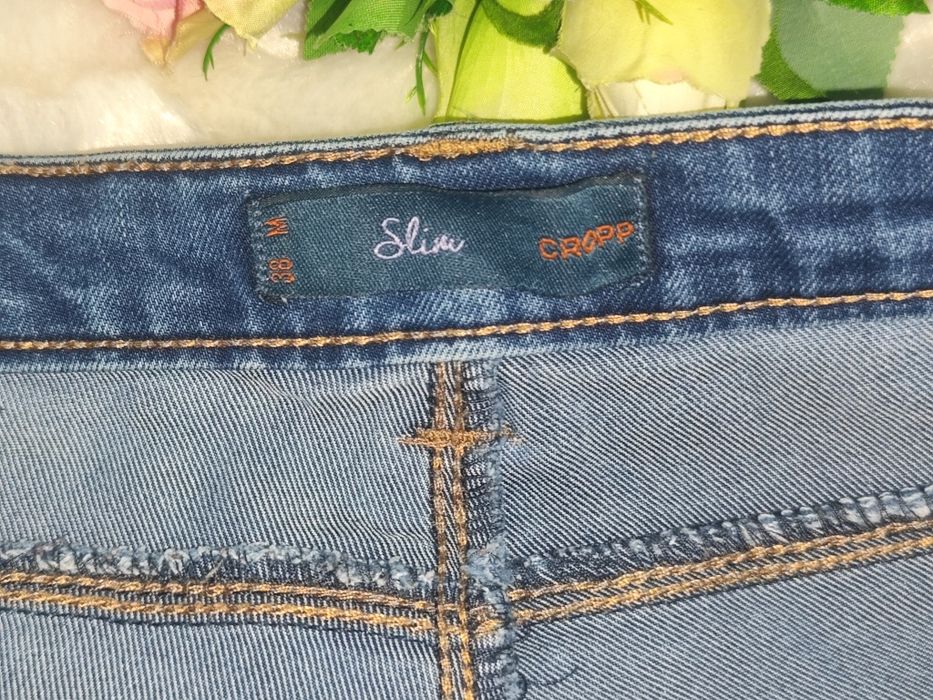 Jeansy Cropp rozmiar z metki M L