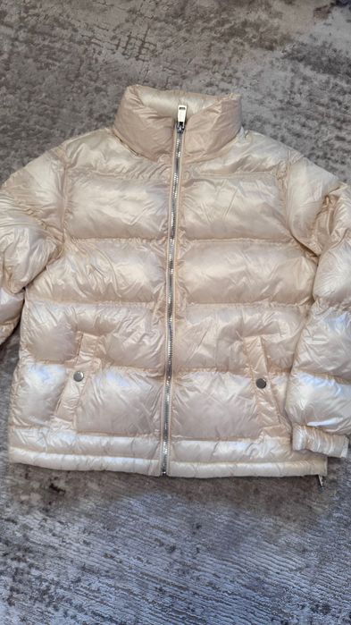 Молочна курточка  Guess