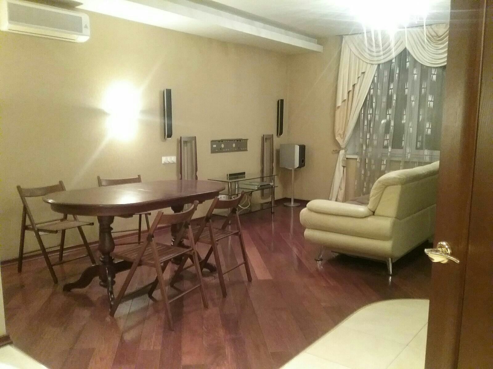 Продается 2х  новый дом 81 кв,м с ремонтом и мебелью м .Харьковская