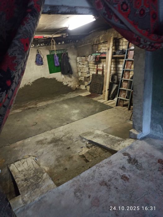 Гараж большой на 2 машины или склада можно на месяц