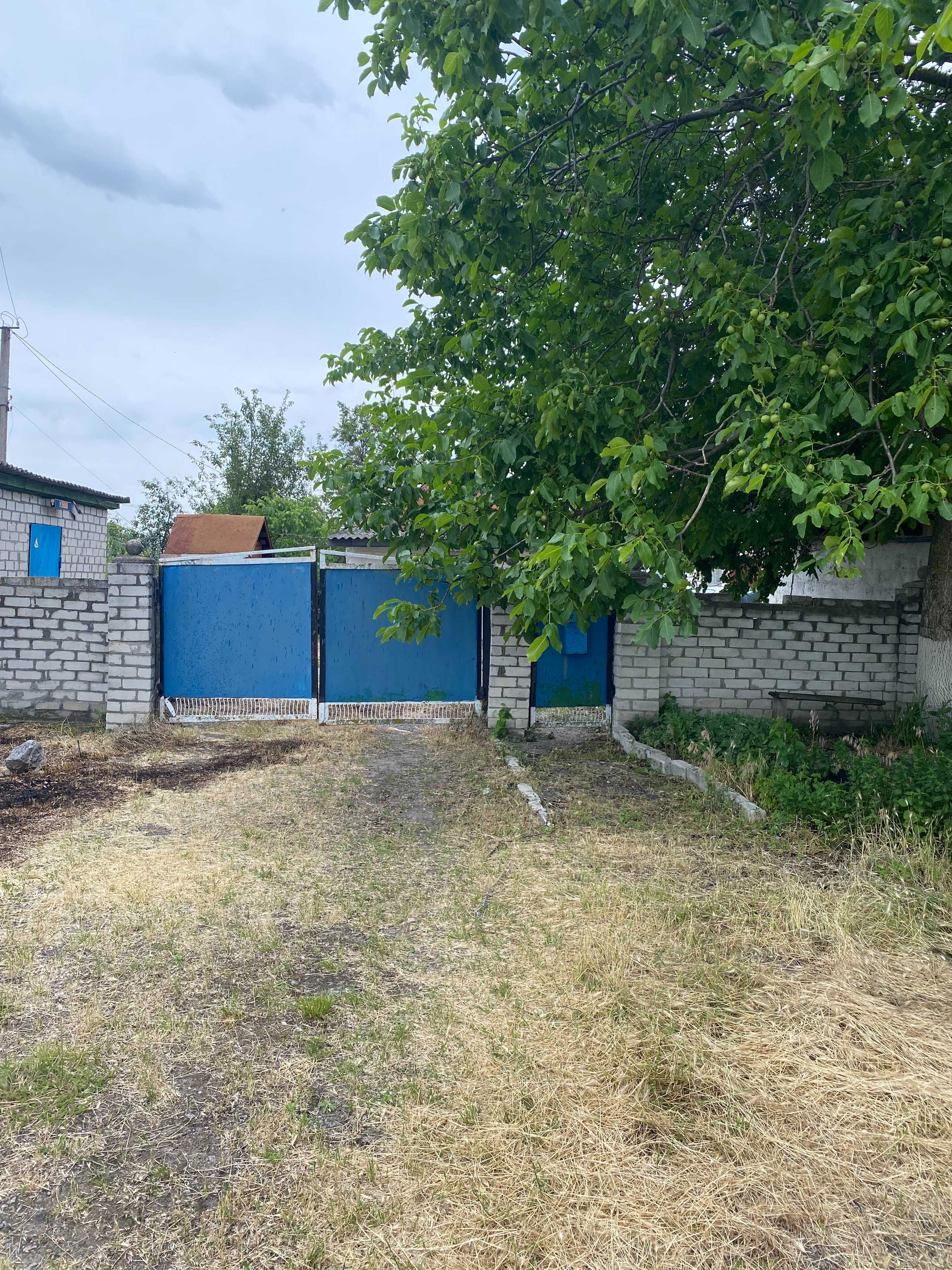 Будинок для дачі чи для проживання в затишному місці.