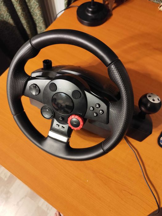СРОЧНО ПРОДАМ Руль Logitech driving force gt