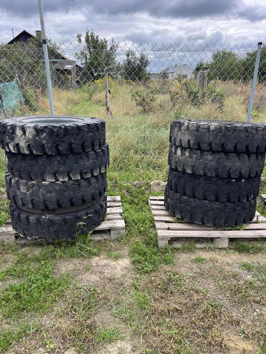 Opony pełne 10.00.20