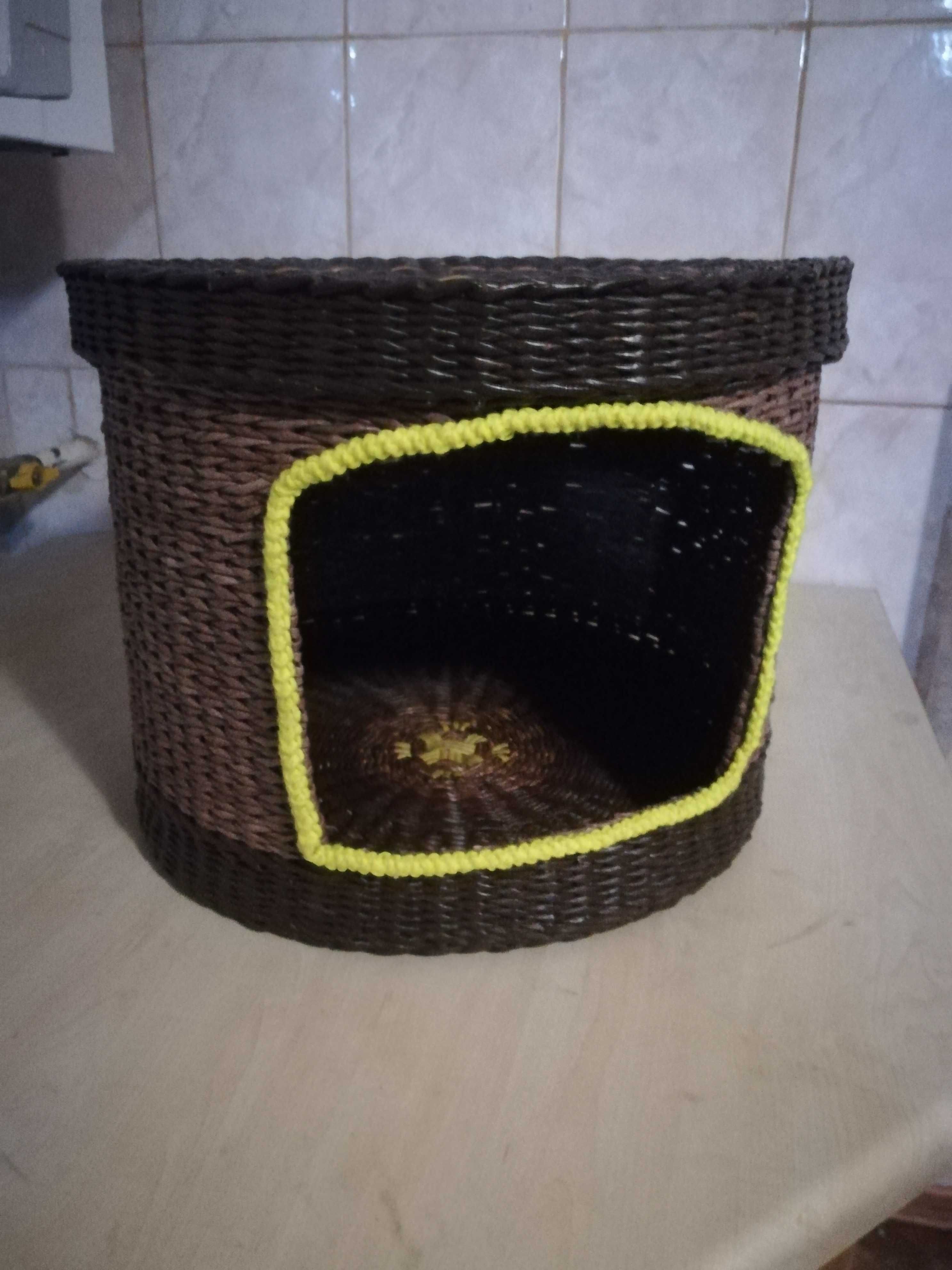 Домики, лежаки для котов