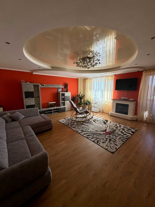 Дворівнева квартира на Виставці, вулиця Будівельників