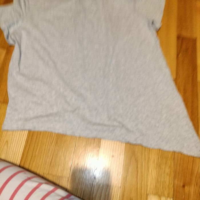 Koszulka dziewczęca z wesołym kotkiem asymetryczna 140 cm.