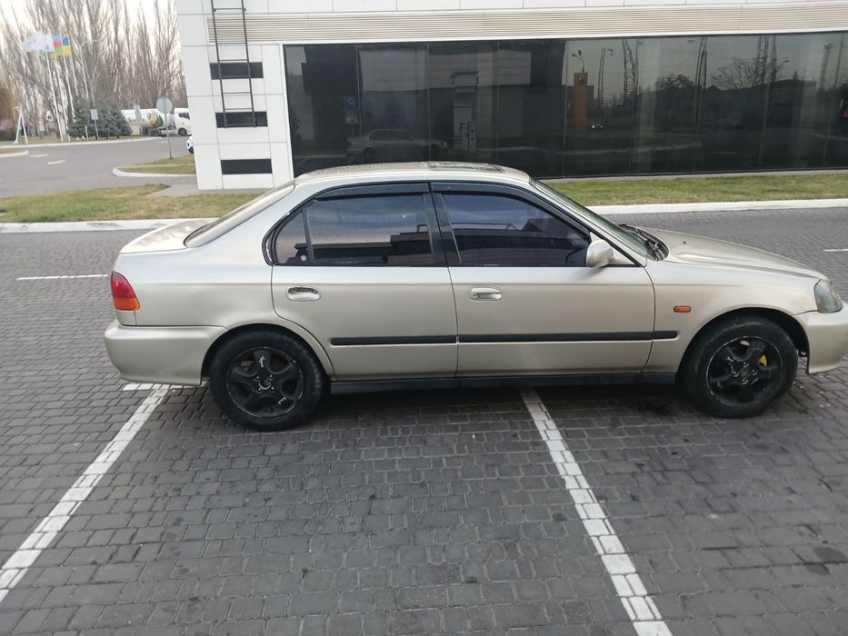 Продаю свою машину honda civic 1999
