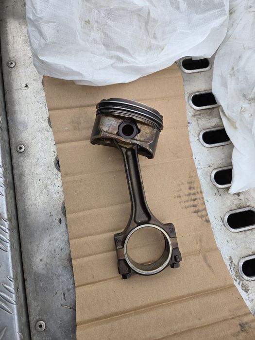 Tłoki insygnia 2.0 benzyna turbo