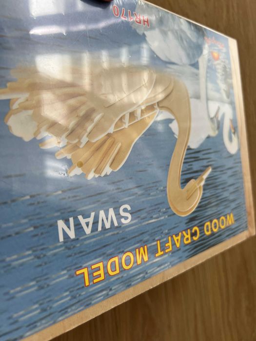 Nowe zafoliowane drewniane puzzle wood craft model Łabędź Ptaki