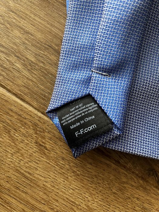 Cztery różne krawaty