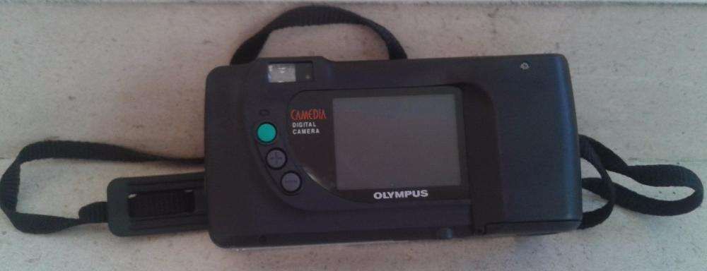 Máquina Fotográfica Digital OLYMPUS CAMEDIA C-840L.