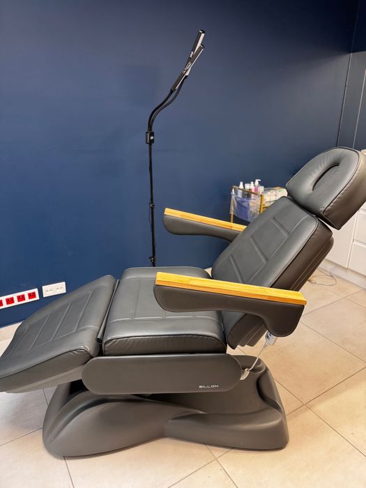 Fotel kosmetyczny LUX 273B – elektryczny, idealny stan | Kraków