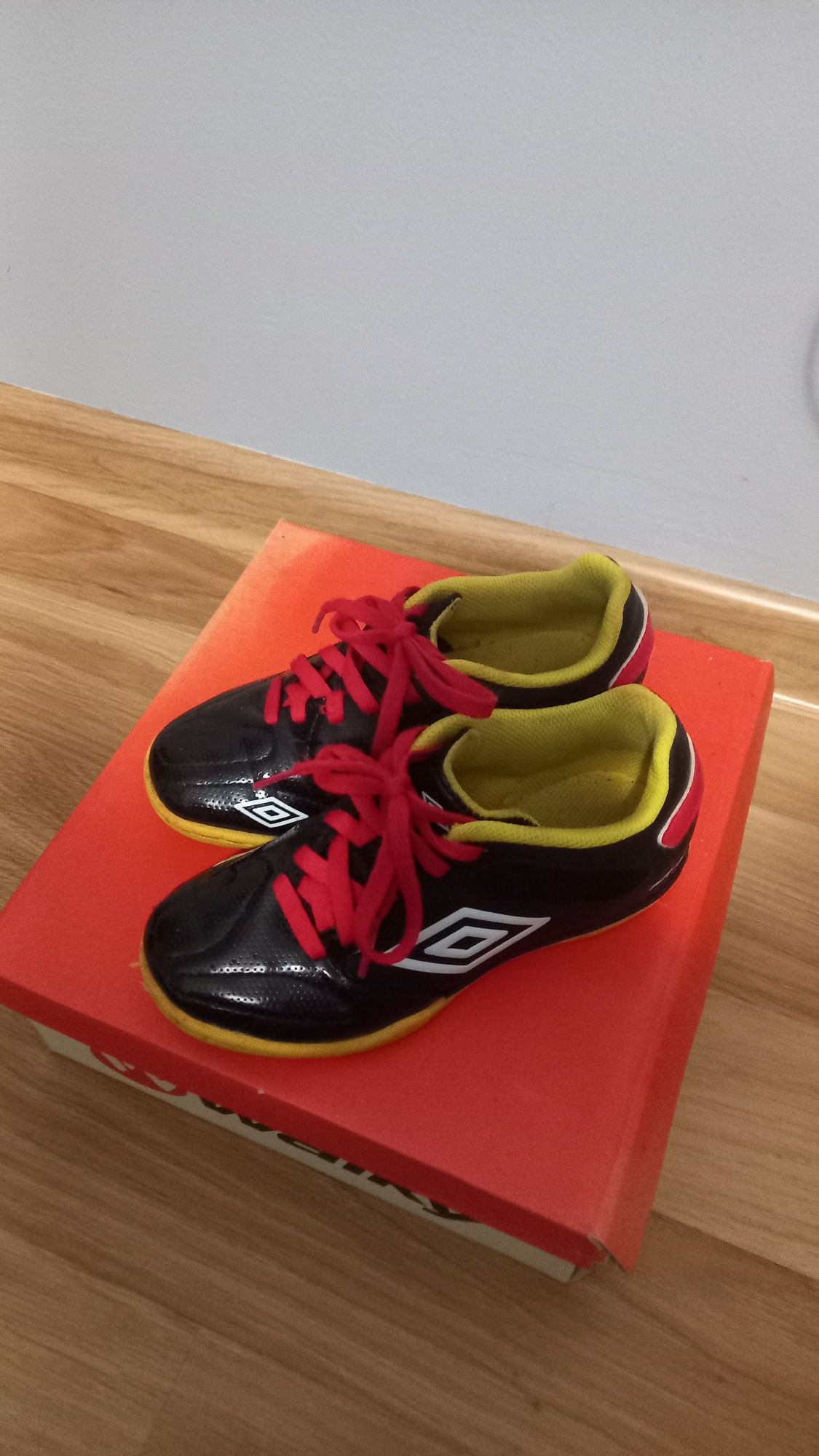 Buty chłopięce Adidas umbro roz. 29.5