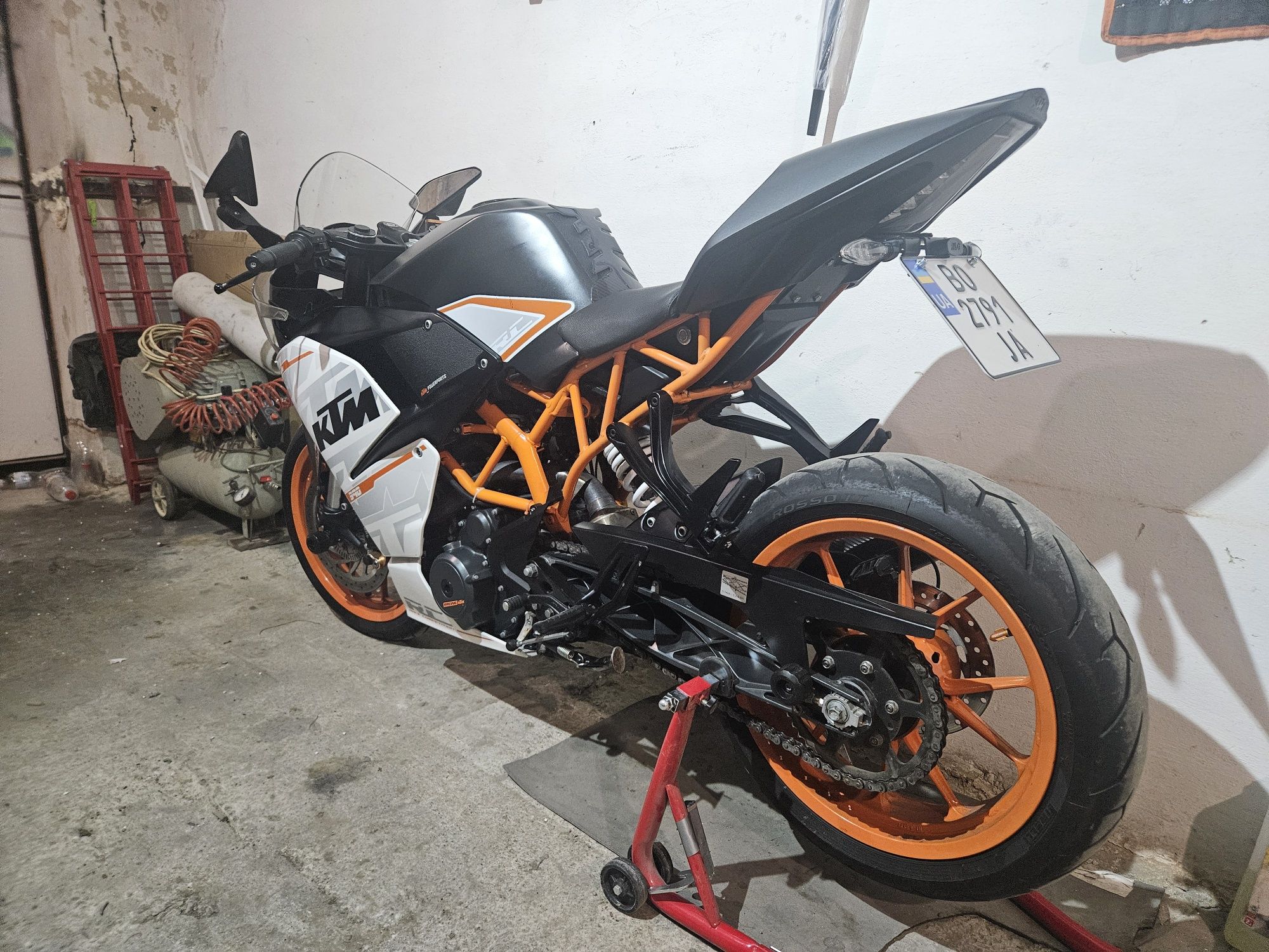 Мотоцикл KTM RC390