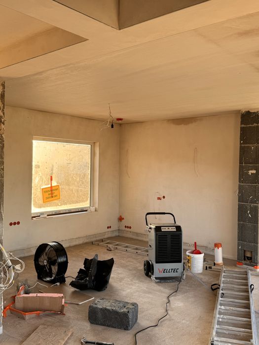 Wynajem osuszaczy o wydajności max 90L/24h do 180m2